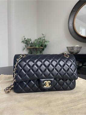 CHANEL Black Quilted Classic Shoulder Bag with Gold Chain
